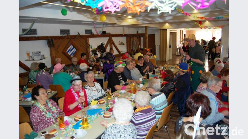 Rund 150 Gäste besuchten den Seniorenfasching der Gemeinde. Bild: sm