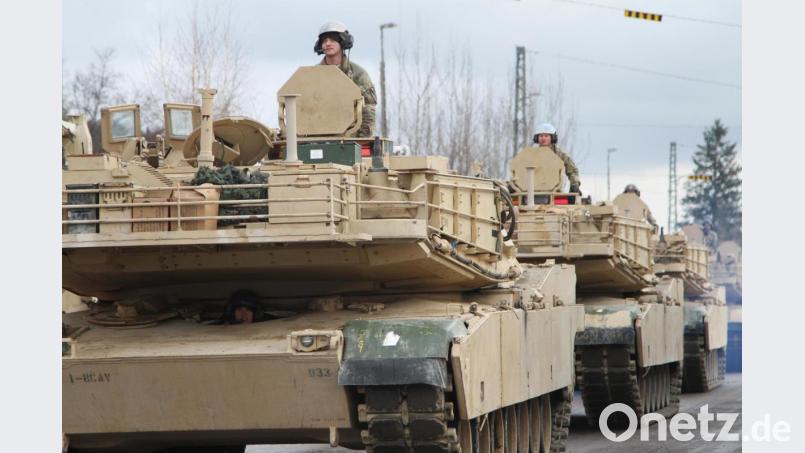 Kampfpanzer der 2. Panzerbrigade der 1. US-Kavalleriedivision rollen Richtung Truppenübungsplatz Hohenfels. Bild: Sgt. Megan Zander