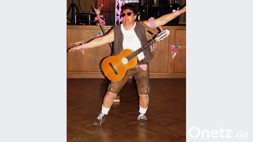 Gerlinde Lohrer rockte als Andreas Gabalier. Bild: Portner