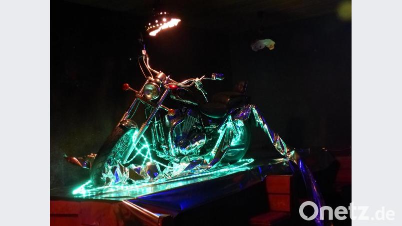 Ein Bike diente als Deko Bild: hme