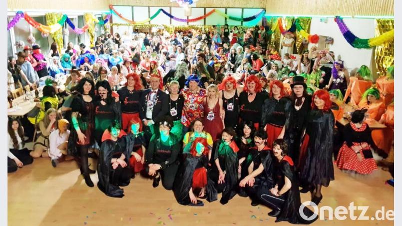 Volles Haus beim Weiberfasching des SC Kirchenthumbach Bild: ü