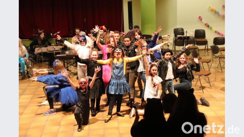 Quicklebendig und lebenslustig ist der Autritt der Musical Company. Bild: cog