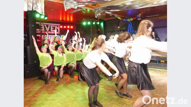 Die Tänzerinnen aus Luhe begeisterten gemeinsam die Luher Mädels Bild: hme