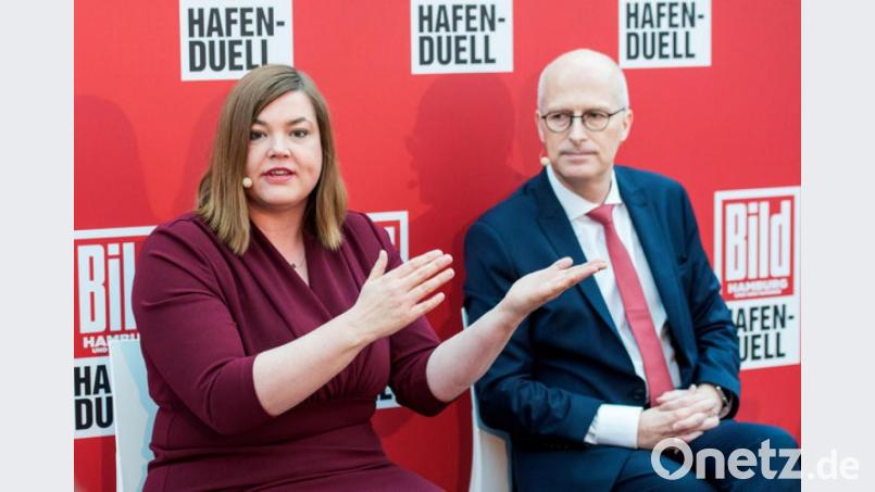 Klarer Duell-Gewinner: Der zurückhaltende Bremer HSV-Fan, Hamburgs erster Bürgermeister Peter Tschentscher (SPD, rechts), punktet gegen die jugendhafte Katharina Fegebank (Bündis90/ Die Grünen), Hamburgs zweite Bürgermeisterin mit hanseatischem Understatement. Die beiden Politiker haben sich beim «Hafen-Duell» der «Bild»-Zeitung den Fragen der Leser gestellt. Bild: Daniel Bockwoldt/dpa