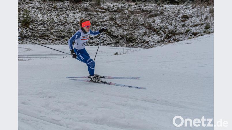 Miriam Reisnecker vom SC Monte Kaolino Hirschau hat sich überraschend für die Junioren-WM qualifiziert. Sie darf im Feld der U20 Juniorinnen an den Start gehen, da ihre eigentlich Wettkampfklasse U18 an den Titelkämpfen noch gar nicht teilnimmt. Hier beim Deutschlandpoka-Rennen in Bayerisch Eisenstein. Bild: chl