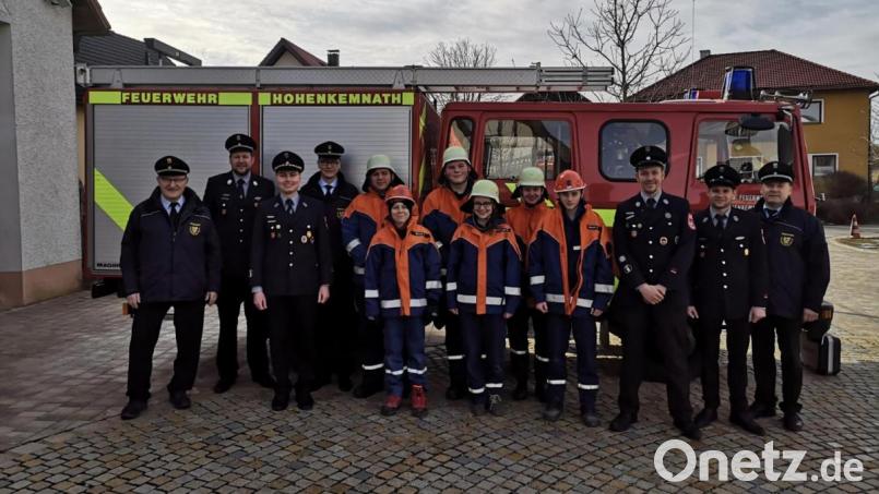 Feuerwehrjugend - fit in Theorie und Praxis. Lob gab es dafür von Kreisbrandinspektor Hubert Blödt (links). Bild: exb