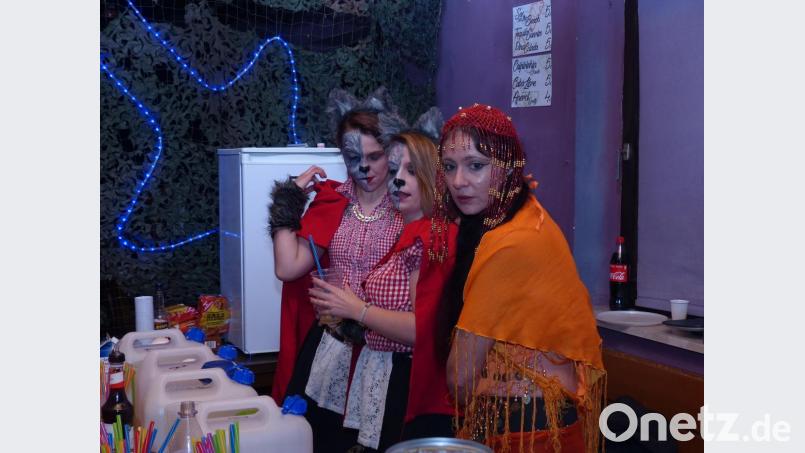 Die Bardamen an der Cocktailparty warten auf Kundschaft Bild: hme