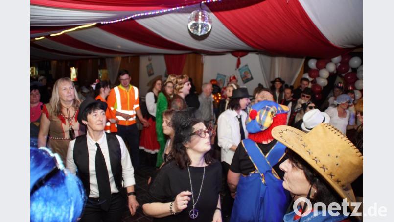 Allerhand los war auf der Tanzfläche in der MMM-Kantine beim Feuerwehrball. Bild: mmj