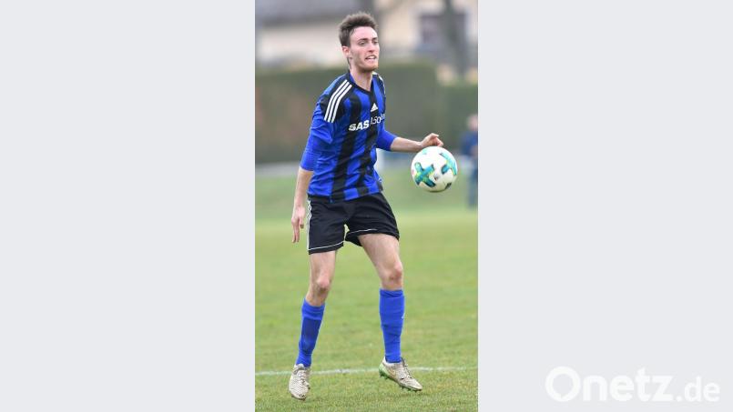 Michael Busch brachte die SpVgg SV Weiden im Test gegen Kickers Selb in Führung. Bild: A. Schwarzmeier