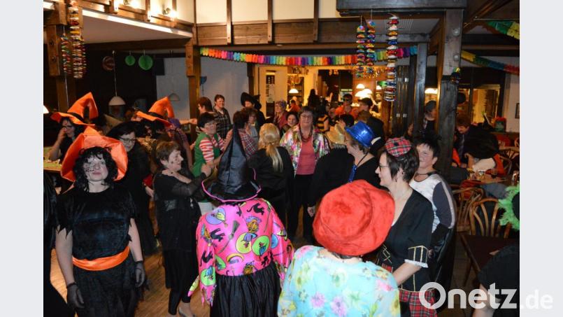 Gute Laune herrschte bei der „Hexenparty“ der Frauenbund-Damen im „Krämerhof“ in Kulz. Bild: bej
