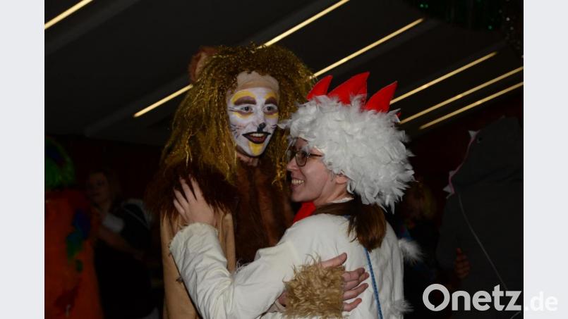 Keine Angst vor dem &quot;Löwen&quot; hat die &quot;Henne&quot;. Bild: bey