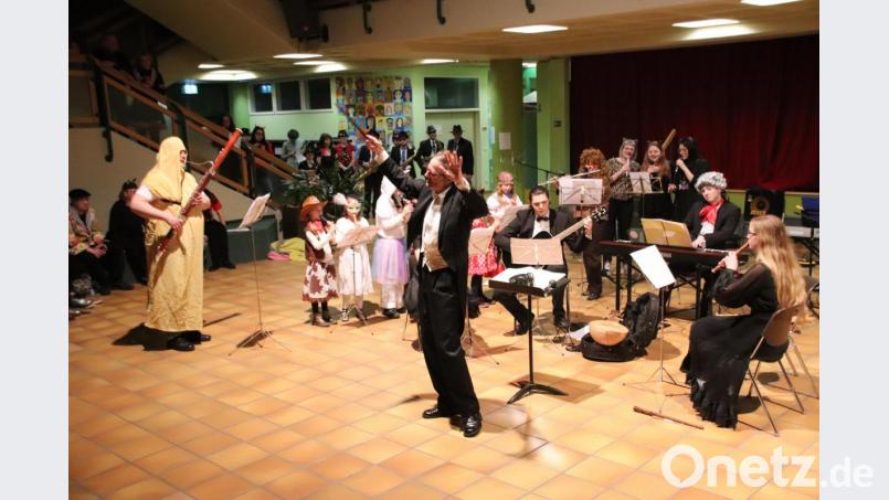 Die Sulzbacher Hofmusik und ihre Freunde überwinden Grenzen zwischen unterschiedlichen Altersgruppen und Musikstile in ihrem "Potpüree". Bild: cog