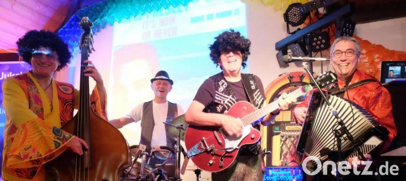 Die Juke-Heroes (von links) Anton Zweck, Sigi Knorr, Ernst Bräutigam und Reinhard Seitzbegeistern mit Oldies aus den 50er und 70er Jahren Junge und Junggebliebene im Bodensteinersaal in Stulln. 

. Bild: ohr