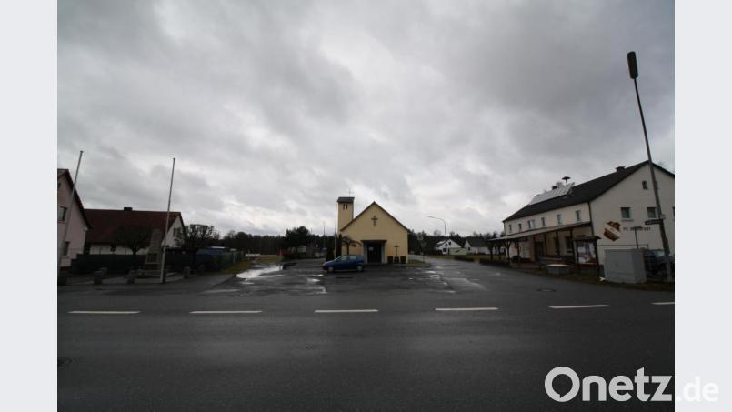 Wie der künftige Pressather Stadtplatz soll auch die Ortskernneugestaltung in Dießfurt aus Städtebauprogrammmitteln gefördert werden. In dieses Projekt will die Stadt Pressath den Dießfurter Kirchplatz einbeziehen. Bild: bjp