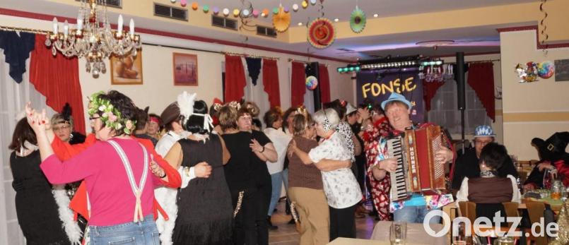 Vollblutmusiker „Fonse“ (Alfons Margraf) sorgte mit seiner „Super-Musi“ für eine immer gefüllte Tanzfläche. Bild: weu