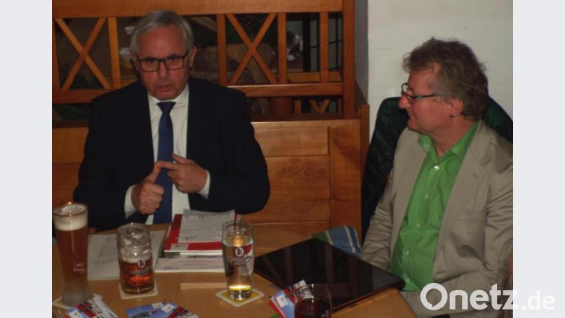 Regensburgs Dritter Bürgermeister Jürgen Huber (links) war auf Einladung von Hans-Jürgen Bumes zum Gedankenaustausch nach Amberg gekommen. Bild: e