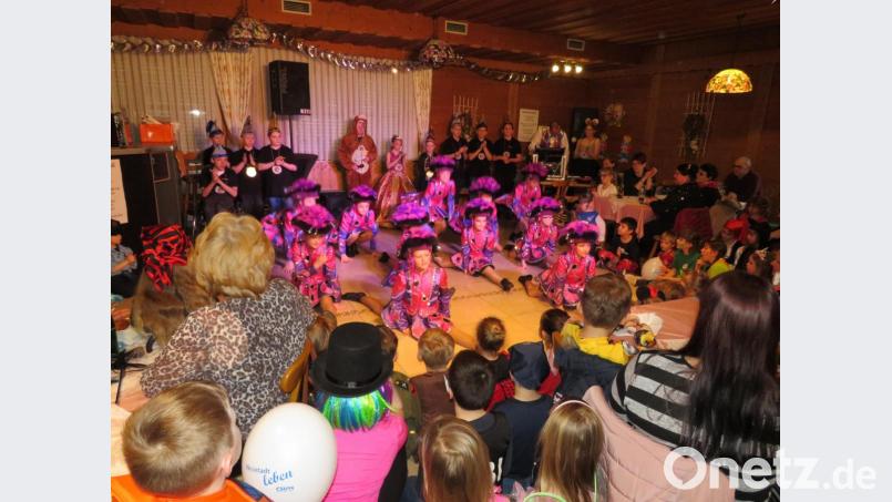Die Kids haben Spaß beim Kinderfasching. Bild: adj