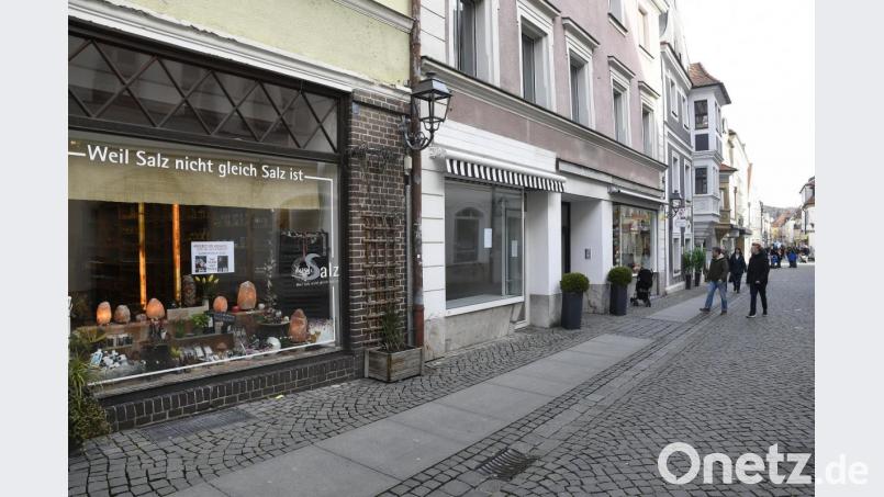 Eine fast schon typische Szene für die Amberger Innenstadt. Beliebte Geschäfte und Leerstände wechseln sich ab. Wie hier in der Georgenstraße. Bild: Petra Hartl