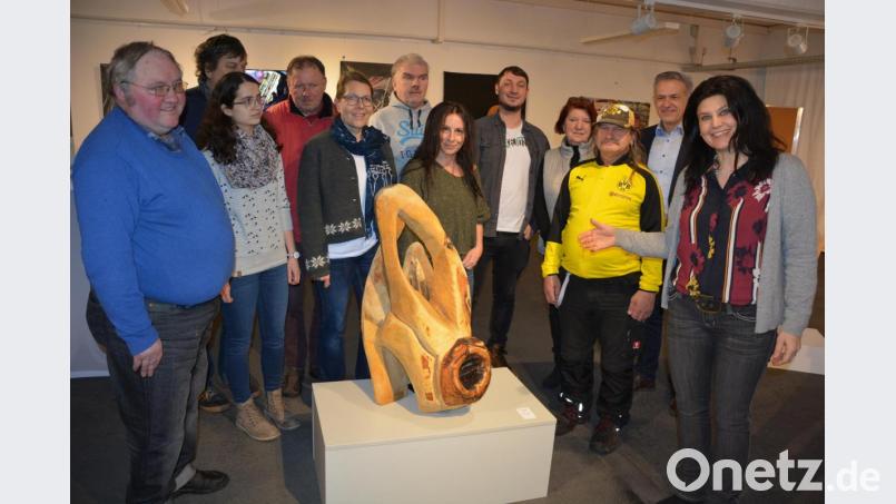 Mitglieder der Tirschenreuther Stiftland-Oase besuchten das Prozellanmuseum Mitterteich. Die Führung hielt Mila Braun (Vierte von rechts), durch die Sonderausstellung führte Inge Dick (rechts). Begleitet wurde die Abordnung von Diplompädagogen Jens Kamm (Fünfter von rechts). Bild: jr