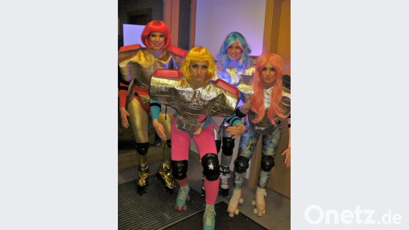Fantasievolle Masken sind beim Weiberfasching des FC Freihung zu bewundern. Bild: rth