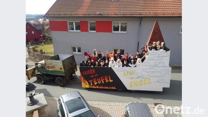 Landjugend mit besonderen Faschingswagen bei der Probefahrt Bild: fvo