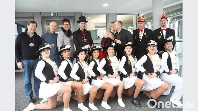 Die Narrhalla zu Besuch in der NT-Lokalredaktion Weiden/Neustadt. Bild: Gabi Schönberger