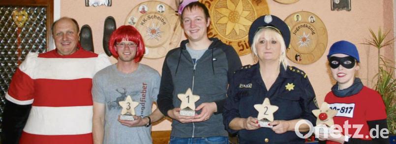 Die Sieger des Sternl-Schmeißen, einem besonderen Faschingswettbewerb des Schützenvereins Siegritz. Bild: njn