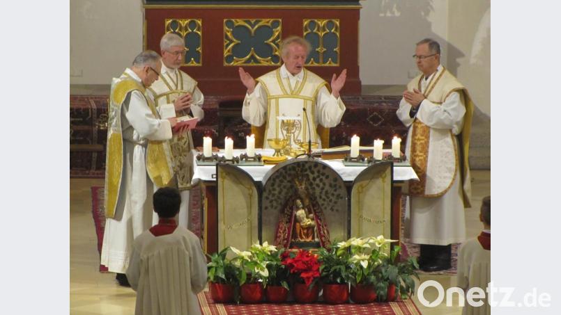 Prälat Alois Möstl war zur 394. Wallfahrt für die Kirche nach Tirschenreuth gekommen. Im Bild (von links) Stadtpfarrer Georg Flierl, Pater Klaus Kniffki SVD, Prälat Alois Möstl und Pfarrer Martin Neumeier. Bild: mdö