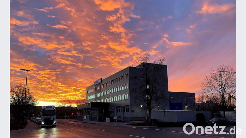 Farbspektakel am Himmel über den Oberpfalz-Medien. Bild: Alexander Unger