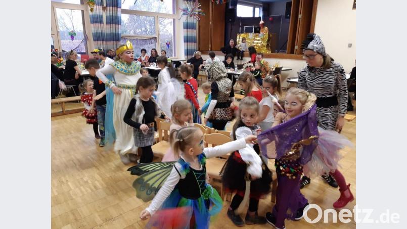 Bei der Reise nach Jerusalem war von den kleinen Maschkerern voller Einsatz gefragt. Bild: csl