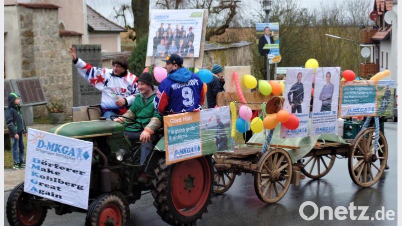 „Dörferer make Kohlberg great again“, - wer's glaubt wird selig! Der Faschingswagen der Freien Wähler ist schon etwas altersschwach. Bild: jml