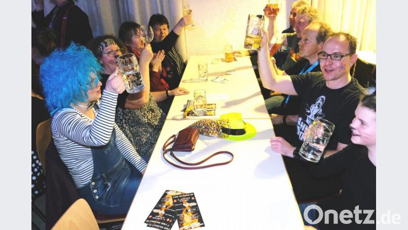 Faschingsglück genießt ein auf gute Laune eingestelltes Publikum beim Vorbacher Ball der Vereine. Bild: do