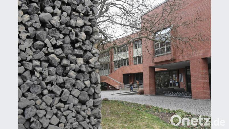 Im Neuen Rathaus tagt der Stadtrat. Am 15. März wird er neu gewählt. Um die 40 Sitze bewerben sich 261 Kandidatinnen und Kandidaten. Bild: Gabi Schönberger