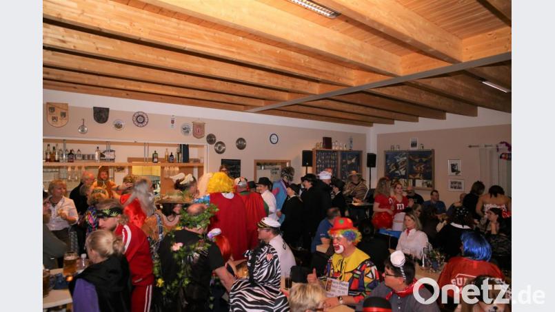 Kein einziger Platz ist unbesetzt beim Rosenmontagsball der Narrhalla Haselmühl-Amberg-Kümmersbruck. Bild: egl