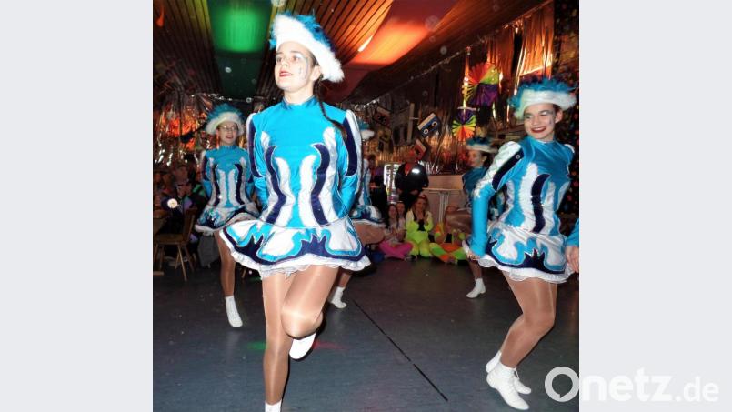 Hübsche junge Frauen, schöne Kostüme und schnelle Beine: die SV-Gardemädchen haben viel zu bieten! Bild: jml