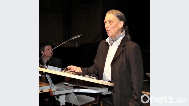 Referentin Alexandra Wauer von der bayerischen Landesanstalt für Forst- und Waldwirtschaft Freising hatte keine guten Nachrichten für den Wald dabei. Bild: ubb