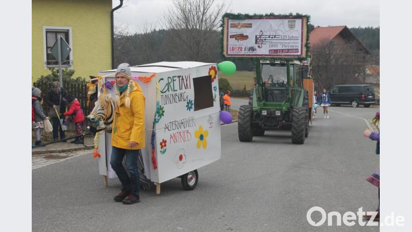 Als Flossenbürg angereist ist das &quot;Gretaxi&quot; mit seinem alternativen Antrieb. Umweltfreundlicher geht&#039;s kaum noch. Bild: pi