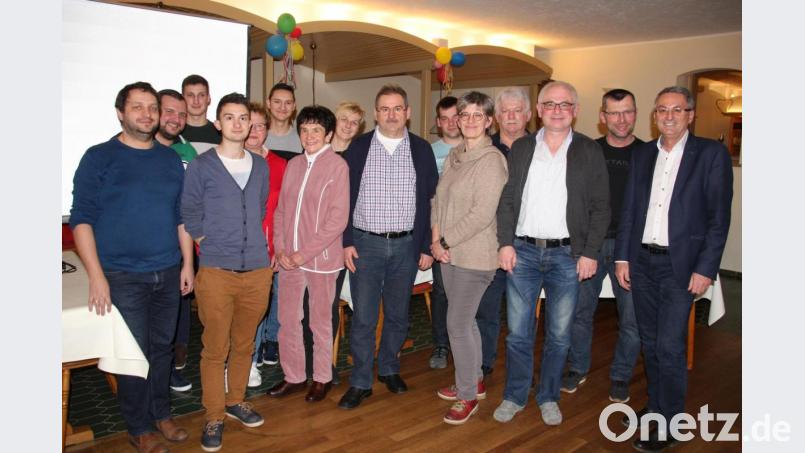 Nach den Neuwahlen stellte sich die neue Führungsriege zum Foto auf. Bild: exb