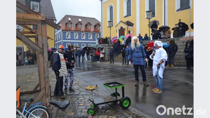 Die gestohlen geglaubte Ruhebank war gut aufgehoben. Bild: gi