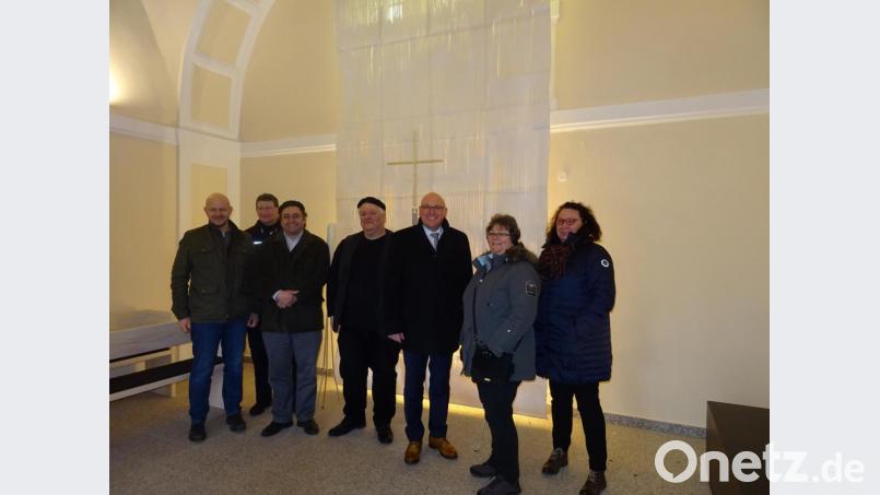 An der Besichtigung nahmen (von links) Bauoberrat Stefan Büttner, Schriftführer Wieland Schletz, Architekt Gerhard Plaß, Vorsitzender Roland Blumenthaler, Oberbürgermeister Oliver Weigel, Beiratsmitglied Beate Degelmann und die Leiterin Hochbau Magdalena Stöckert teil. Bild: apr