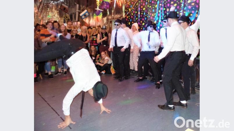 Bei den Firefighter-Dancers überschlägt sich sogar der Vorstand. Bild: jml