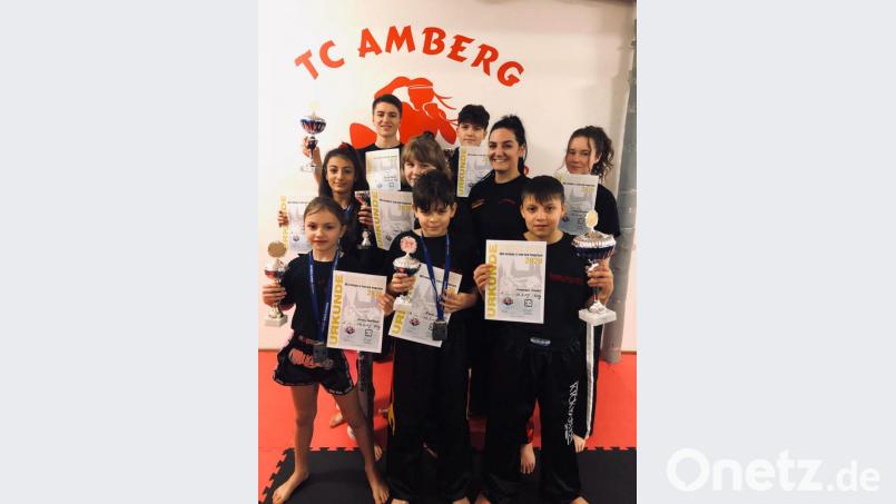 Die erfolgreichen Kickboxer des TC Amberg. Bild: exb