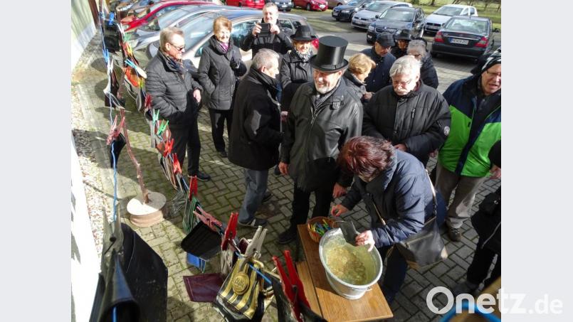 Raus mit den letzten Faschingsmoneten, damit neues Geld Platz hat. Bild: Dobmeier Bild: Dobmeier