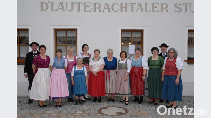Die Ergebnisse des Trachtennähkurses können sich sehen lassen. Bild: pop