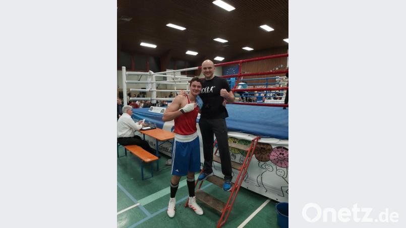 Vlaidslav Schefer (links) und Trainer Ruslan Schönfeld. Bild: mzi
