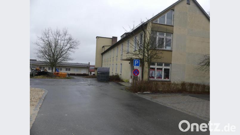 Die ehemalige Oberrealschule/Volksschule II. Marcus Gradl (CSU) will den Bereich neu gestalten. Bild: rn