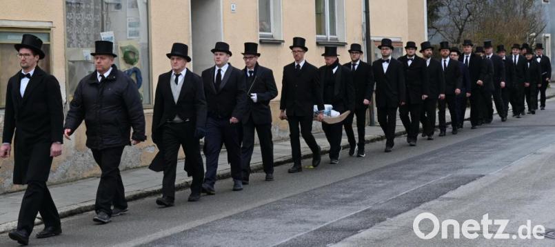 Dort, wo am Faschingsdienstag beste Laune und Frohsinn herrschten, war am Aschermittwoch Totenstille. Plaudern oder Handynutzung kosten schließlich viel Geld. Bild: gf