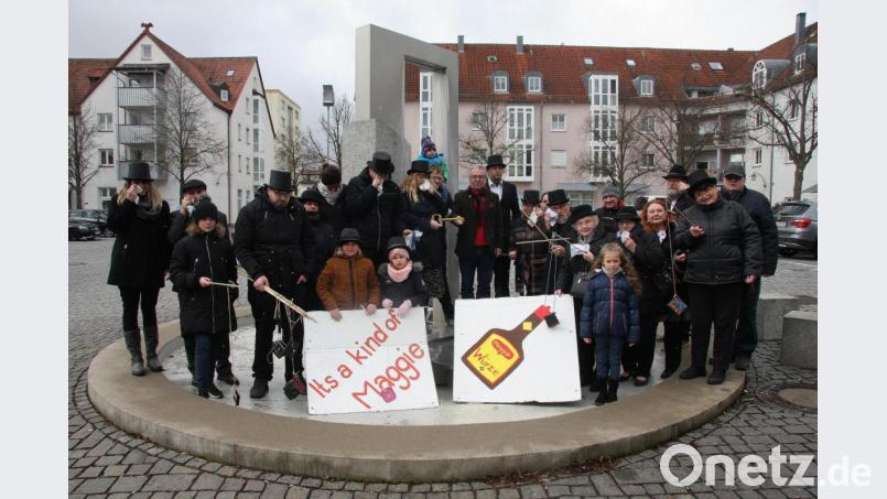 Mit dem traditionellen Geldbeutelwaschen am Rathaus ging die Faschingssaison 2019/ 2020 zu Ende.