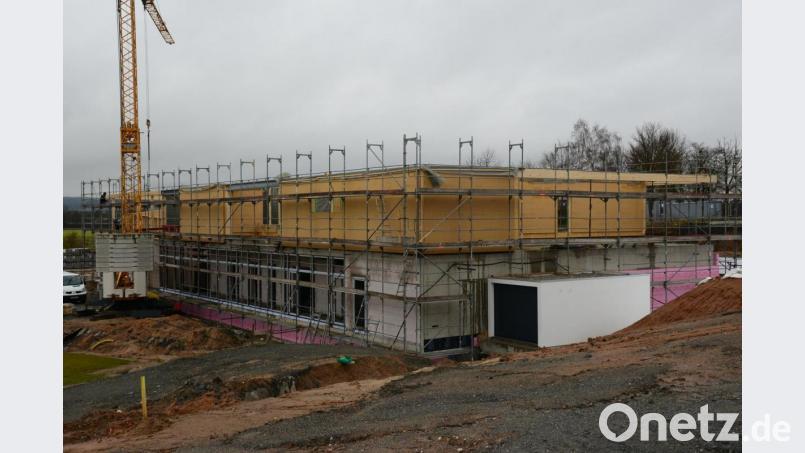 Seit Anfang Februar gehen die Arbeiten am neuen Sportheim wieder weiter. Bild: bey