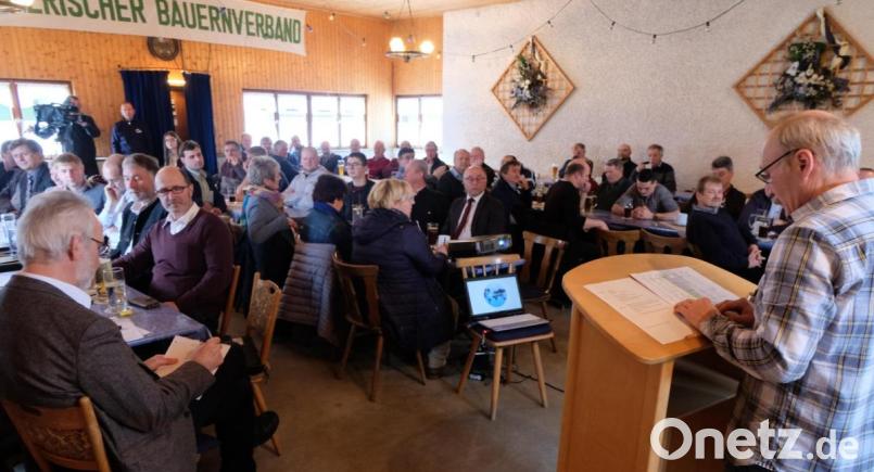 Die Bauern wollen ihre Zukunft aktiv gestalten. Das wird bei der Aschermittwochversammlung des BBV in Diepoltsreuth deutlich. Bild: le